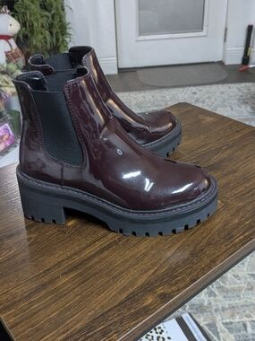 Women's Burgundy Limelight Chelsea Boots Size 6